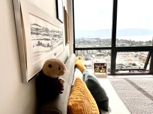 Gallery image of Million-Dollar View 2 bedroom entire flat with access to 34th floor lounge in Downtown Kelowna in Kelowna