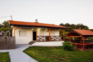 El edificio en el que está la villa