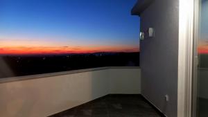 にあるCasa da Ildaの夕日を望むバルコニー