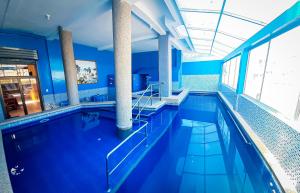 Πισίνα στο ή κοντά στο Hotel-Suites Costa de Oro