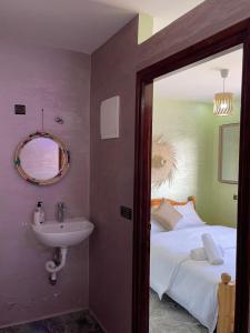 Koupelna v ubytování Alhiane house imsouane + 46 fotografií