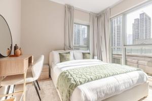 Ένα ή περισσότερα κρεβάτια σε δωμάτιο στο BLVD Arthouse - Burj View, Poo,l Gym, and Private Cinema 2BR +58 φωτογραφίες