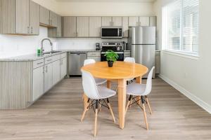Una cocina o cocineta en Stylish 1 BR APT