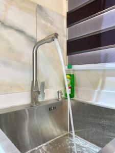 Ένα μπάνιο στο 1 Bedroom Apt Sabolak Suites Bluewater +31 φωτογραφίες