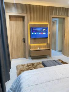 Ένα ή περισσότερα κρεβάτια σε δωμάτιο στο 1 Bedroom Apt Sabolak Suites Bluewater