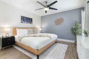 a bedroom with a bed and a ceiling fan at Walk to Old Town - 1BR Condo, Heated Pool and Patio in Scottsdale +39 photos
