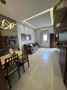 Dapur atau dapur kecil di Casa no Jardim Abrel