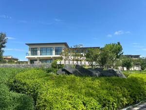 Taman di luar Linyuaner Inn