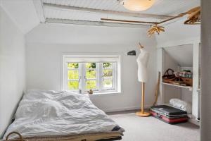 Postel nebo postele na pokoji v ubytování Historical Bullfinch Cottage - Amazing Day Trips!