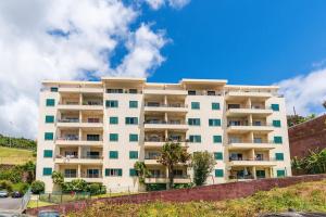 Το κτήριο όπου στεγάζεται  το διαμέρισμα