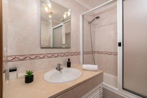 Ένα μπάνιο στο Sun & Ocean view apartment +15 φωτογραφίες