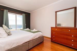 Ένα ή περισσότερα κρεβάτια σε δωμάτιο στο Sun & Ocean view apartment