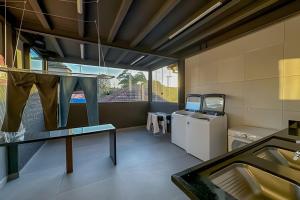 a laundry room with a washer and dryer at Flats Cotia in Cotia
