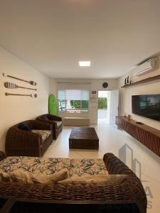 Χώρος καθιστικού στο Casa Juquehy Condomínio Piscina 3 Quartos