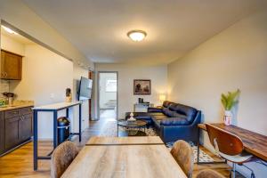 Posezení v ubytování Free Parking Pet Friendly Private Entry MedCenter