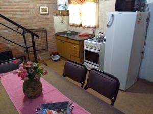 Dapur atau dapur kecil di Cabaña La Casona en el centro