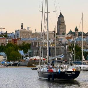 Naturlandskabet i nærheden af båden