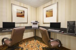 Country Inn & Suites by Radisson, Tampa Casino Fairgrounds, FL