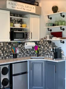 Η κουζίνα ή μικρή κουζίνα στο Beautiful studio loft near wineries, orchards, & beaches