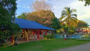 Taman di luar Hotel flamingo real T