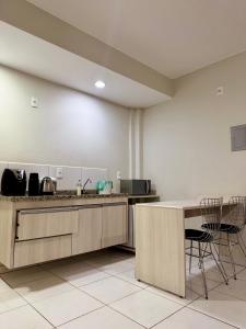 Köök või kööginurk majutusasutuses Oásis Termal Flat Top Exclusivo Em Caldas Novas +23 fotot