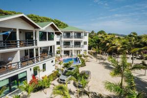 Фотография из галереи Curacion Beach Resort в городе Brick Bay