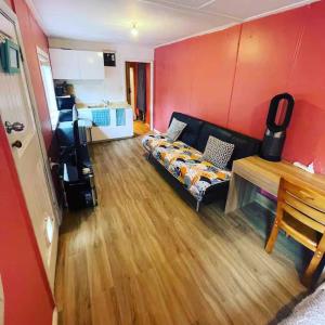 Khu vực ghế ngồi tại Lifestyle farm stay retreat near CBD