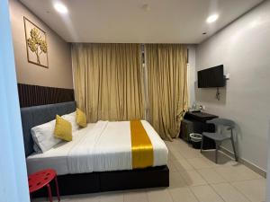 a hotel room with a bed and a desk at SS Grey Hotel BBKL in Kuala Lumpur