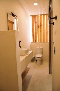 Bilik mandi di Casa Limon 2 bedrooms pool AC La Punta +8 gambar