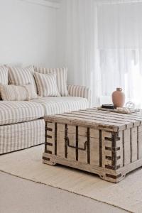 Ένα ή περισσότερα κρεβάτια σε δωμάτιο στο 'Island Villa' Boho-Coastal Escape by the Waterfront +6 φωτογραφίες