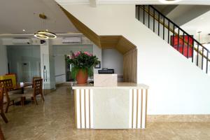 Ο χώρος του λόμπι ή της ρεσεψιόν στο B Hotels Angeles City