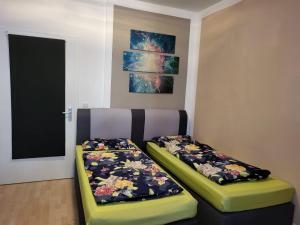 a room with two beds in a room at Unterkunftsresidenz in Erfurt +42 photos