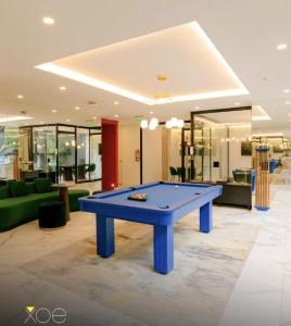 a blue ping pong table in a room at Lujosas suites XOE in Quito