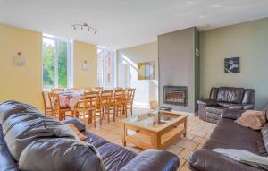a living room with a couch and a table and chairs at 5 Bedroom Stunning Home In Quiestede in Quiestède