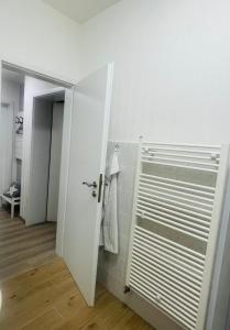 a bathroom with a white door and a shower at Ferienwohnung auf der Spreeinsel in Spremberg