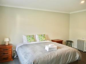 En eller flere senge i et værelse på Lakeside Garden - Guest Room