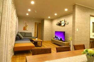 Posezení v ubytování 金鱗湖まで徒歩2分 湯布院 天然温泉ヴィラ 響 -hibiki- + 41 fotografií