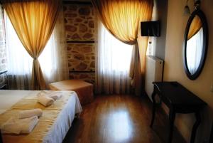 Ένα ή περισσότερα κρεβάτια σε δωμάτιο στο Chorostasi Mansion