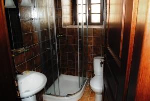 Koupelna v ubytování Chorostasi Mansion + 25 fotografií