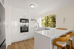 Dapur atau dapur kecil di Mallory Place Unit 3, 11 Saltair Street, Kings Bea