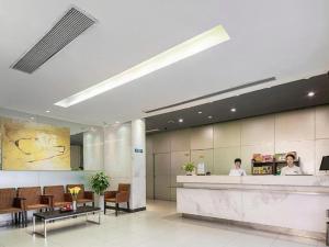 Лобби или стойка регистрации в Jinjiang Inn Shenzhen Airport