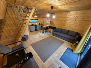 an overhead view of a living room with a couch at Louisiana Chalet in Gura Rîului
