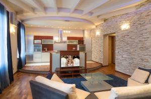 Kuchyň nebo kuchyňský kout v ubytování Kiev 24 Apartments