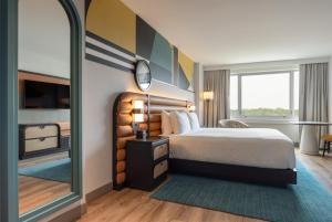 Кровать или кровати в номере Hyatt Centric Chicago Ohare +91 фотография