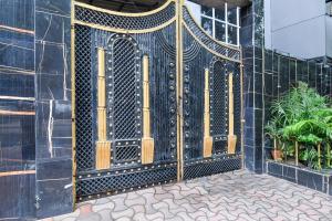Фотография из галереи Super Townhouse Parkstreet Formerly Hotel Royal Garden в городе Ballygunge +22 фотографии
