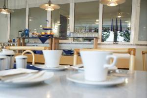 Příslušenství pro přípravu čaje a kávy v ubytování Hotel Herian