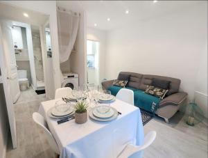 Ruang duduk di FRGK "Le 3 Saint Paul Cannes" PARKING