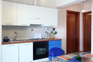 Kuchyňa alebo kuchynka v ubytovaní Orizzonte Apartments Lefkada