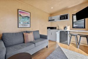 Телевизор и/или развлекательный центр в Hampshire Holiday Parks - Wanaka