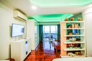 Μια τηλεόραση ή/και κέντρο ψυχαγωγίας στο Sky beach condominium